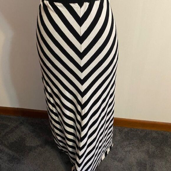 Chelsea & Theodore Black/White striped Maxi skirt, size 3X - Picture 3 of 4